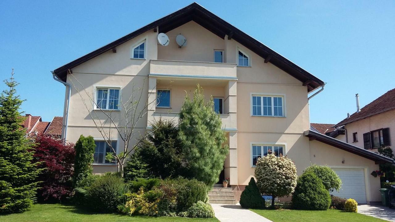 Apartments Place4You Bjelovar Ngoại thất bức ảnh